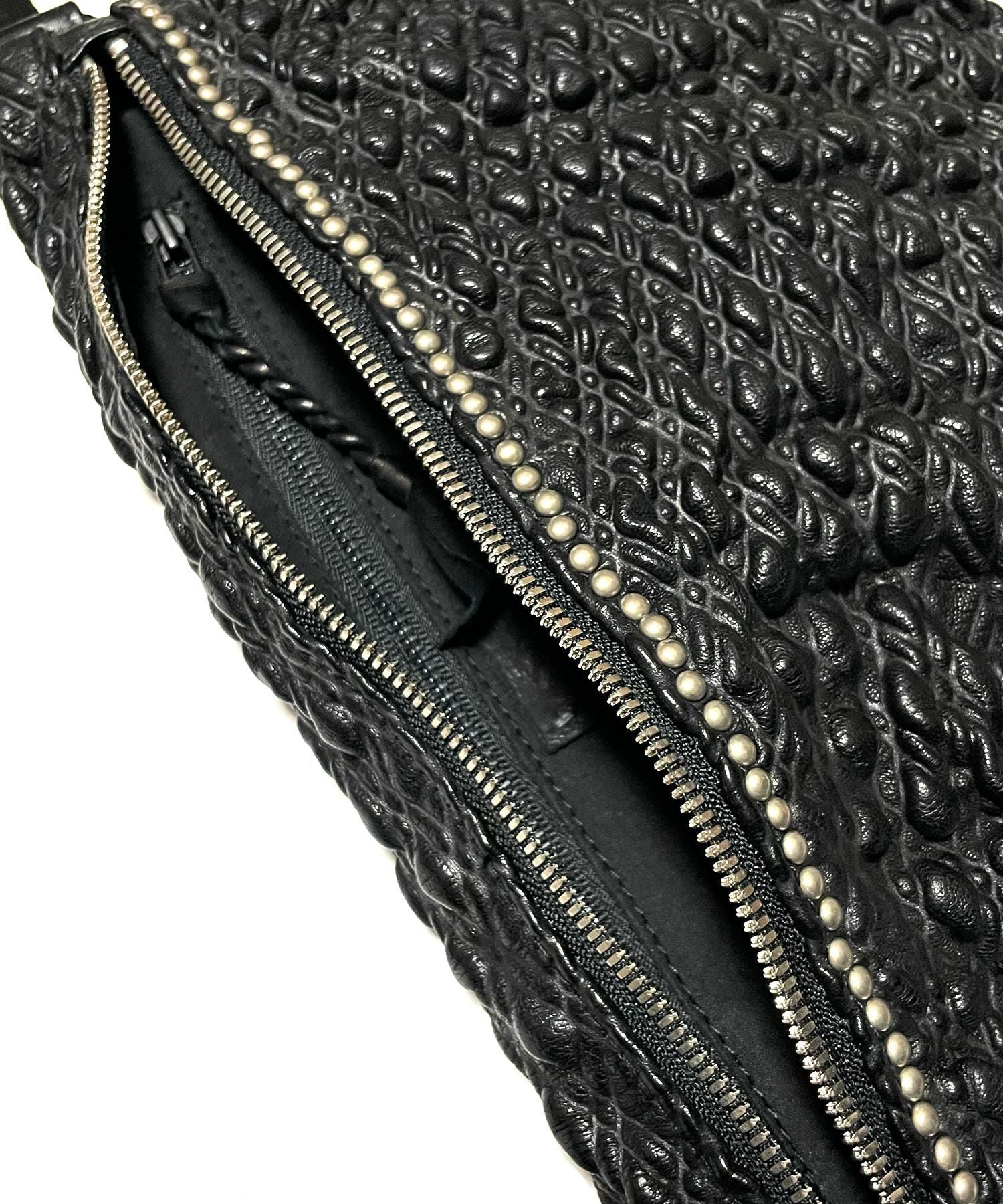 KMRii(ケムリ)Mutant Square Pouch