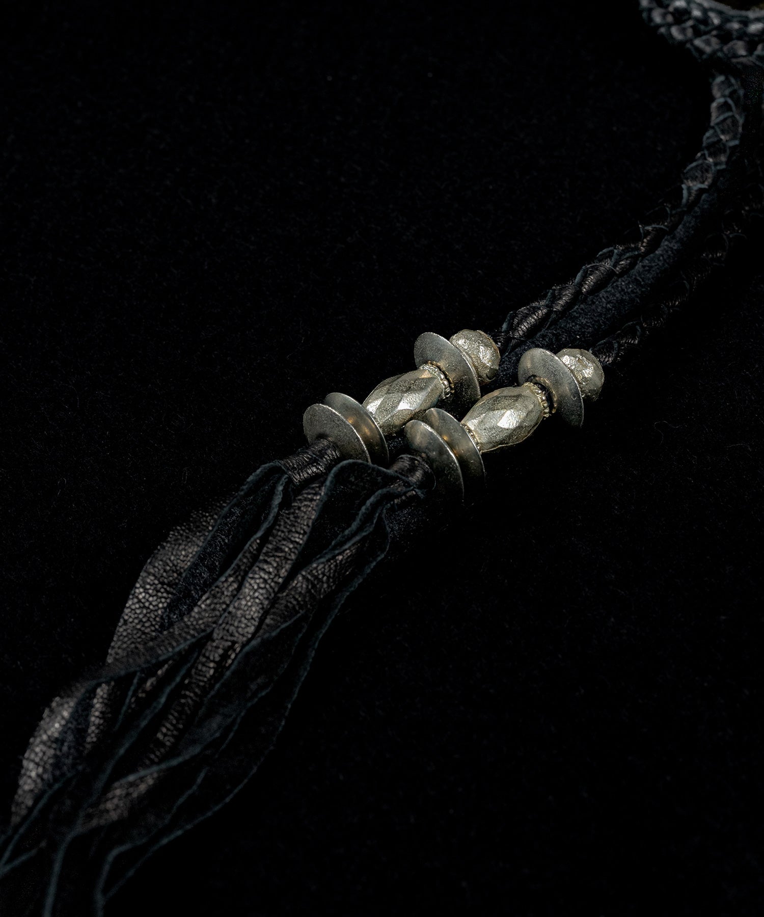 KMRii(ケムリ) Labradorite Loop Tie C