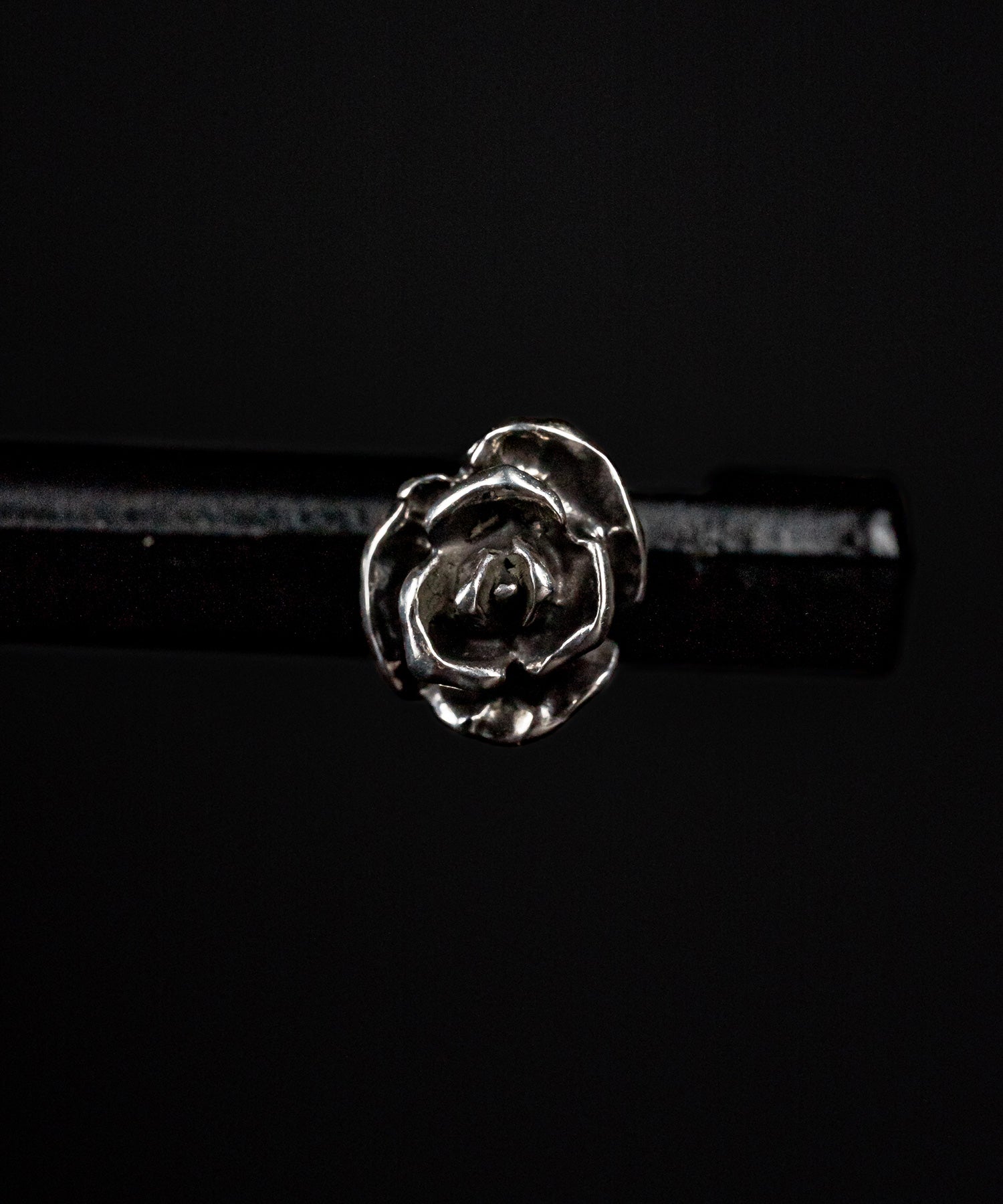 "Recoil"&co. (リコイルアンドコー)Rose Earring
