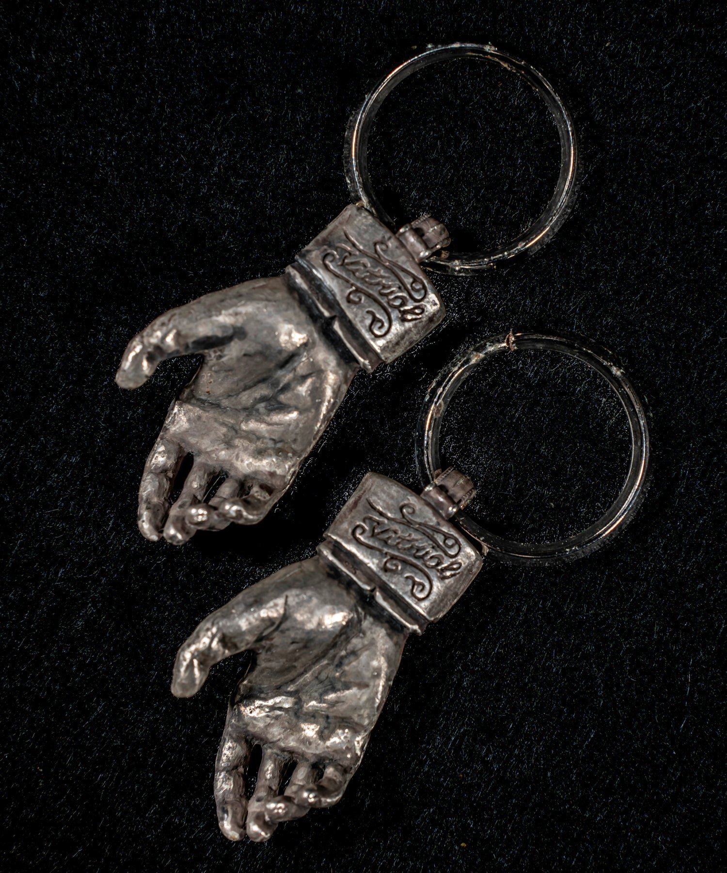 VITRIOL (ヴィトリオル)Shake Hands Keyring - Silver