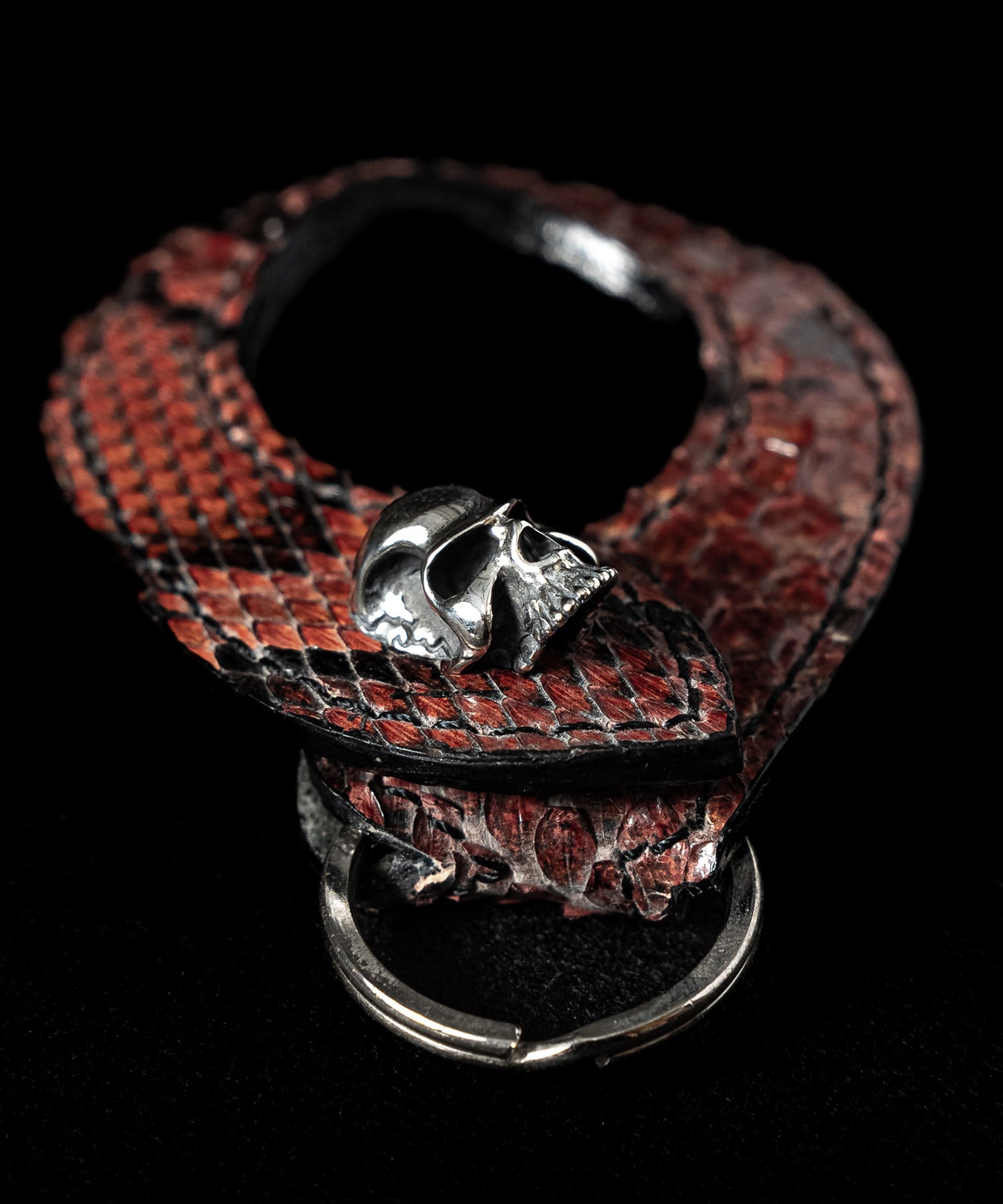 haraKIRI(ハラキリ)オーバルレザーキーホルダー RED(一点物)