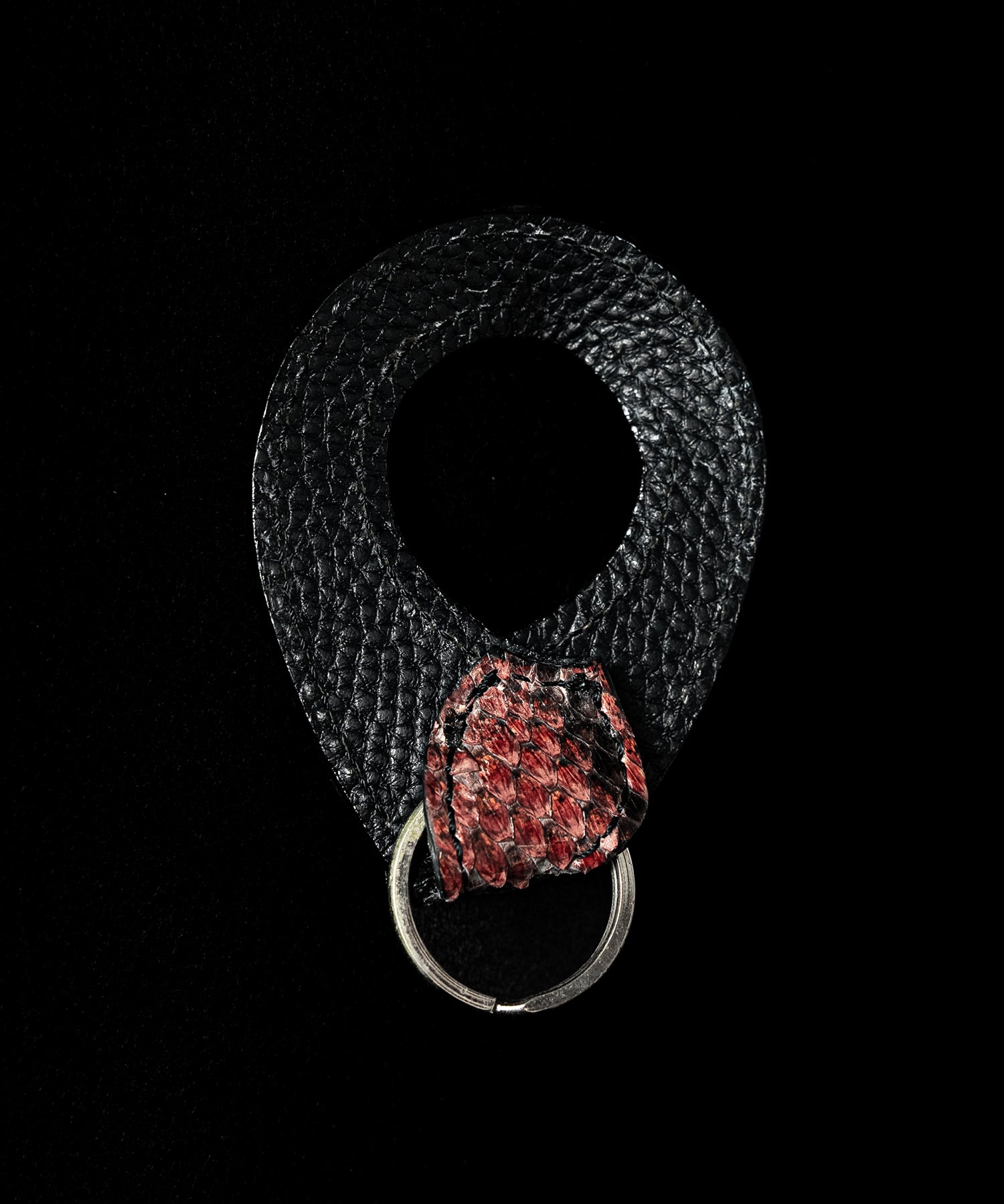 haraKIRI(ハラキリ)オーバルレザーキーホルダー RED(一点物)