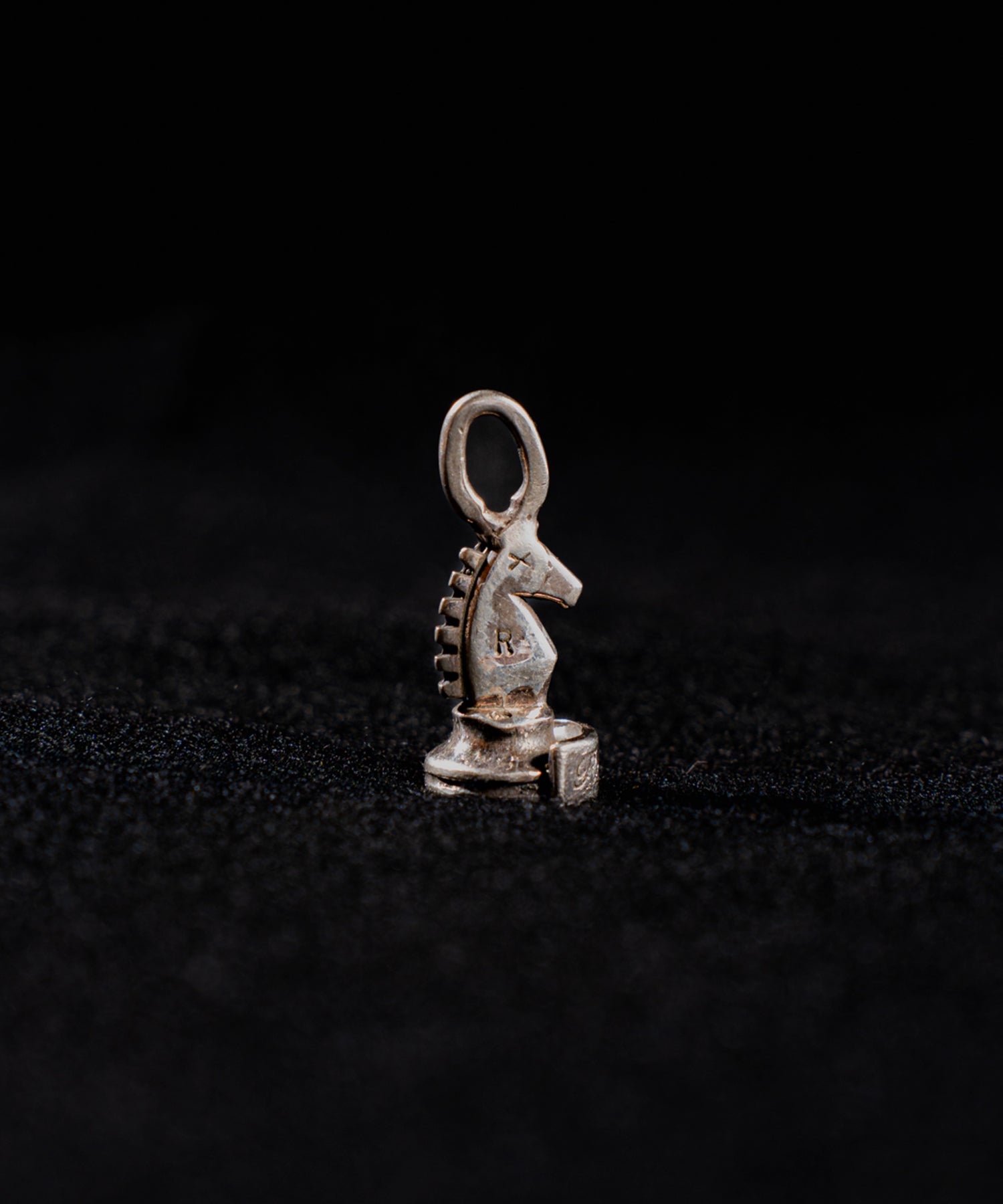 "Recoil"&co. (リコイルアンドコー)Chess Pendant Knight
