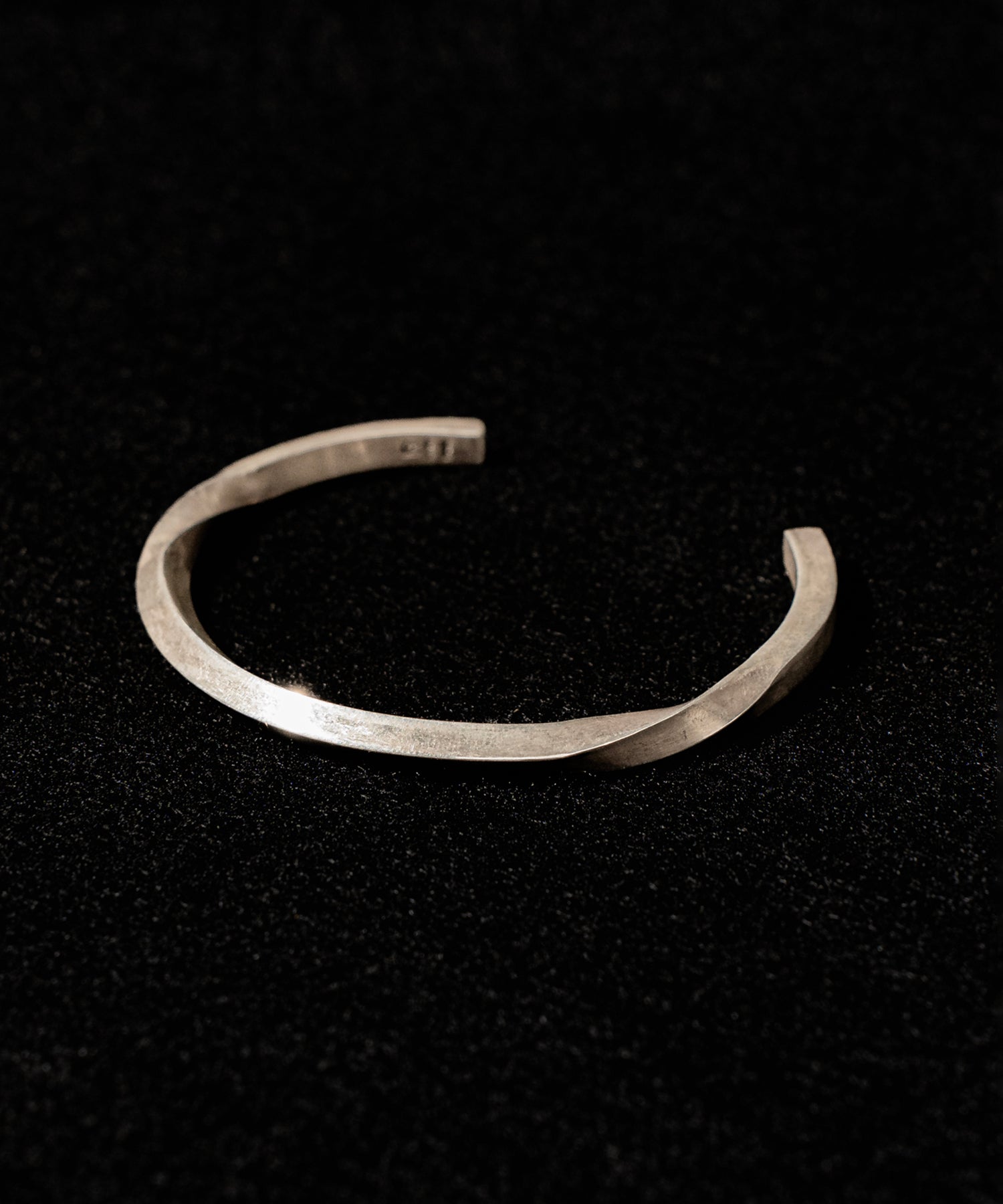 "Recoil"&co. (リコイルアンドコー)4mm Twist Bangle