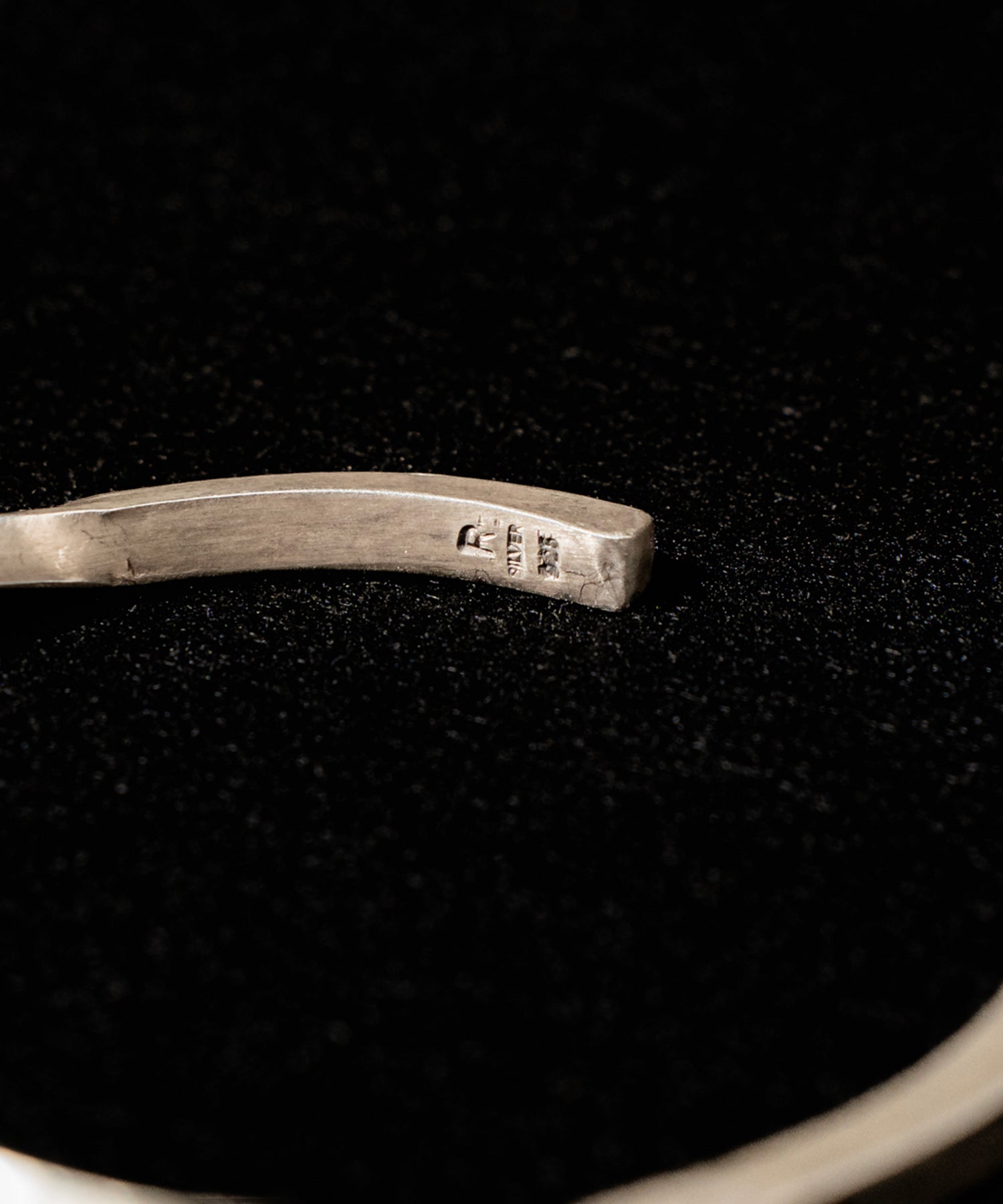"Recoil"&co. (リコイルアンドコー)4mm Twist Bangle