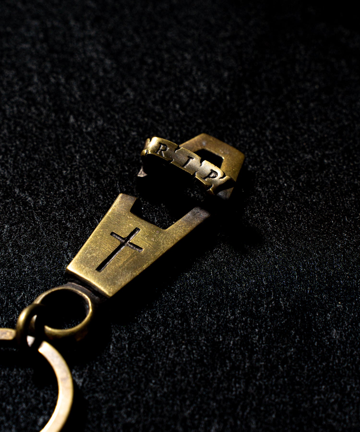 ROSH (ロッシュ)Coffin keychain