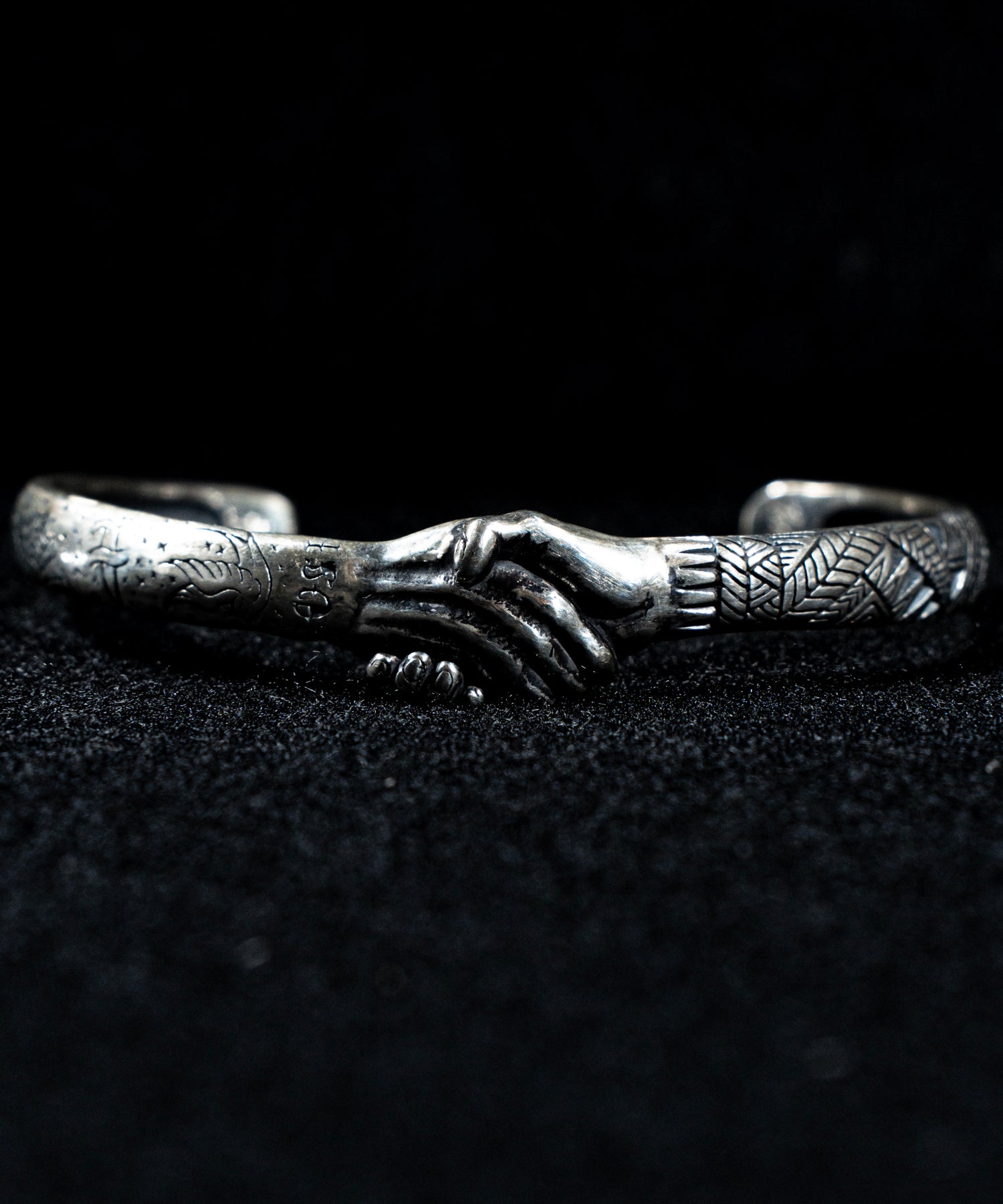ROSH (ロッシュ)Shake Hands Bangle Silver