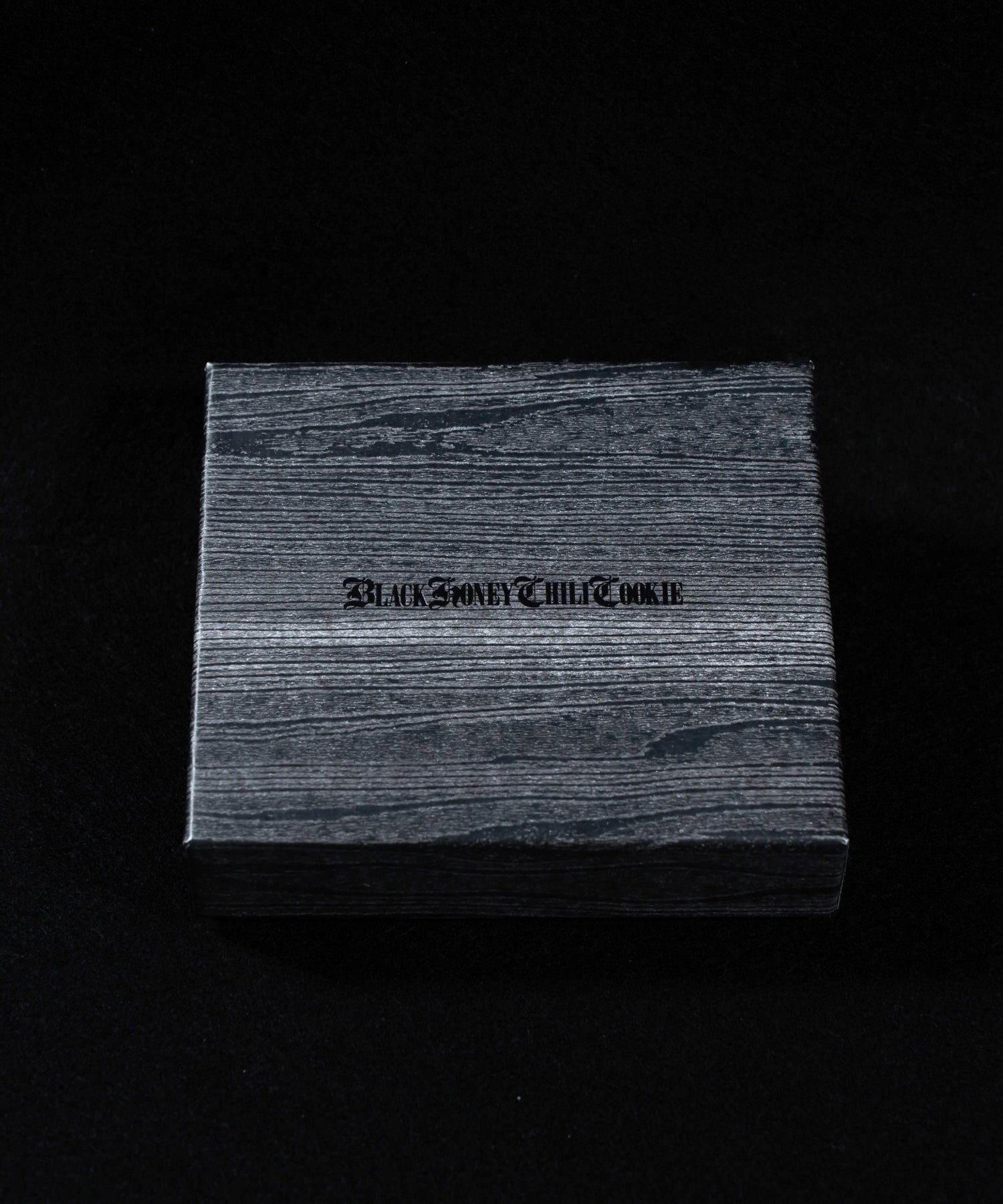 BLACK HONEY CHILI COOKIE（ブラックハニーチリクッキー）Peacock Feathers 1